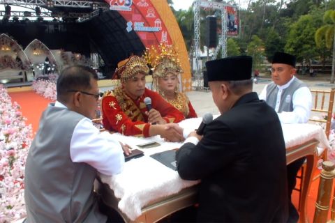 74 Pasangan di Pangkalpinang nikah massal