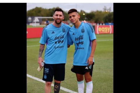 Kemampuannya disebut mirip Messi, ini komentar Claudio Echeverri