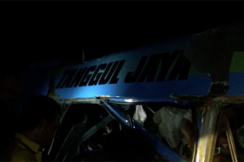 Korban minibus vs kereta api dievakuasi, KAI jelaskan penyebab laka