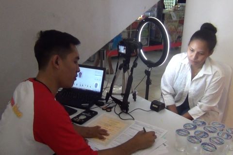 Kantor imigrasi Ambon jemput bola pembuatan paspor di mal