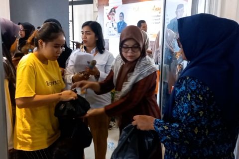 Pemkot Palembang bagikan paket bantuan khusus untuk atasi stunting