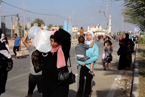 Perang Israel-Hamas berlanjut, warga Palestina larikan diri ke selatan