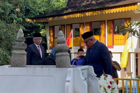 Peringatan Hari Pahlawan di makam Tuanku Tambusai di Negeri Sembilan