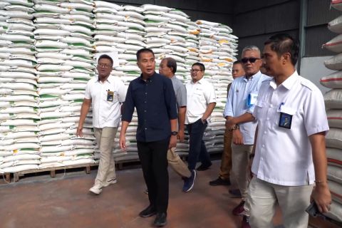 Pj Gubernur Jabar pastikan target inflasi tercapai dan stok beras aman