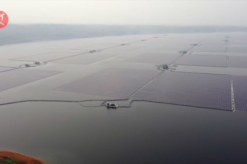 Resmikan PLTS Cirata, Presiden minta tambah kapasitas produksi