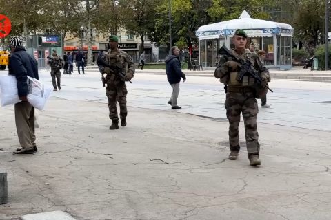 Waspada serangan, 7.000 tentara Prancis berpatroli