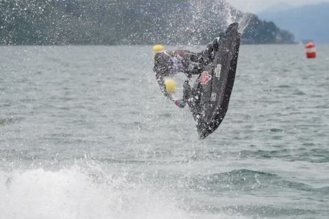 Spektakuler, aksi empat Aquabike Freestyler buat penonton histeris