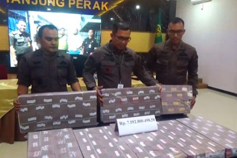 Kejari Tanjung Perak terima pengembalian uang kerugian negara