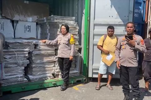 Tiba di Ambon, bilik suara Pemilu 2024 dapat pengawalan ketat