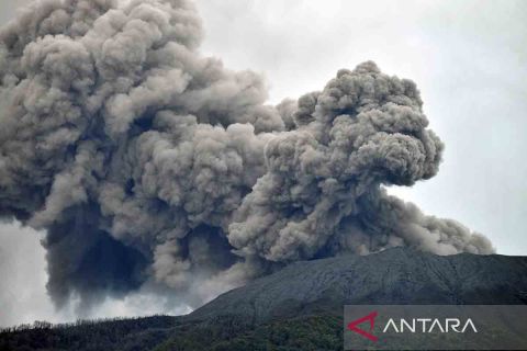 Gunung Marapi kembali erupsi