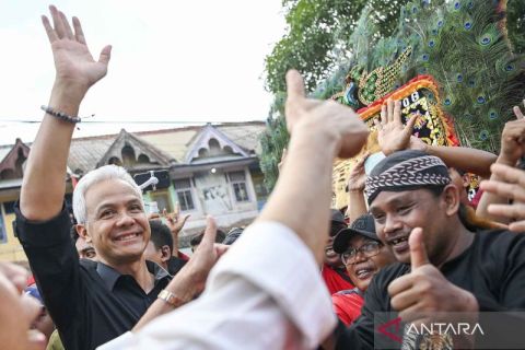 Ganjar temui seniman Reog Ponorogo saat kampanye di Kutai Kartanegara