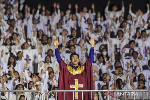 Perayaan Natal Gereja Tiberias Indonesia di stadion utama GBK