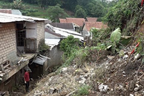 12 titik longsor, Pemkot Bogor sediakan hunian sementara