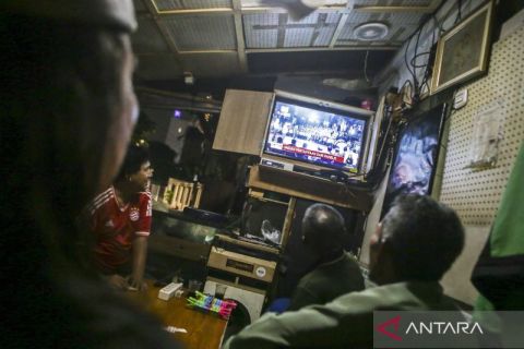 Antusiasme warga menonton debat perdana capres-cawapres 2024