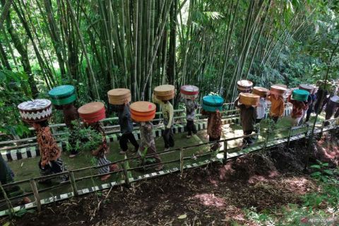 Nyadran Tenongan Laku Sikramat di lereng Gunung Sindoro