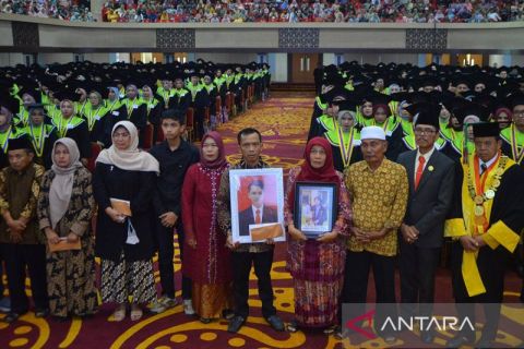 Wisuda mahasiswa korban erupsi Gunung Marapi