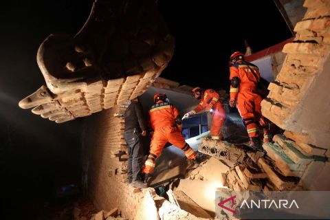 Gempa 6,2 skala Richter menewaskan sedikitnya 111 orang di China