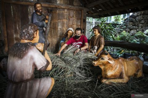Persiapan Natal di Gereja Katedral Jakarta