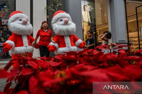 Pengelola pusat perbelanjaan hadirkan pernak pernik Natal