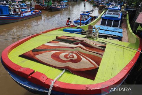 Nelayan tidak melaut saat mengenang Tsunami di Aceh.