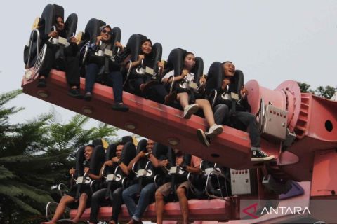 Libur Natal berwisata di Ancol.