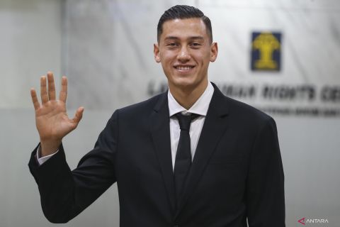 Pesepak bola Venezia Jay Noah Idzes resmi menjadi WNI