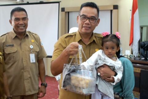 Pemkot Pangkalpinang bagikan makanan tambahan untuk tekan stunting