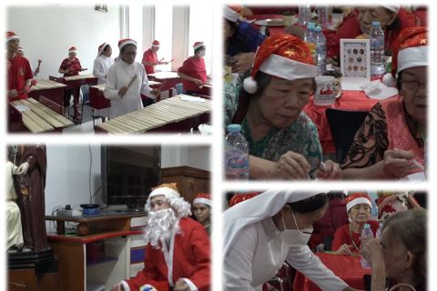 Berbagi kebahagiaan Natal bersama para opa dan oma