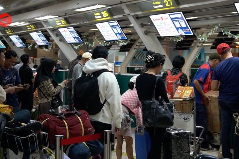 Jelang Natal 2023, 33 ribu penumpang padati Bandara Sultan Hasanuddin