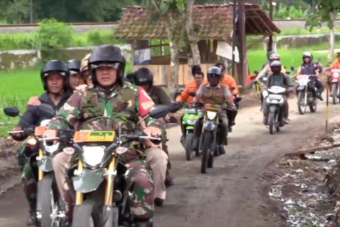 Kepala BNPB tinjau daerah terdampak tanah longsor di Sukabumi