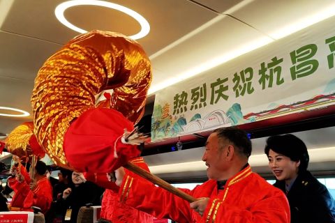 Kereta cepat perdana jalur Huangshang-Nanchang di China