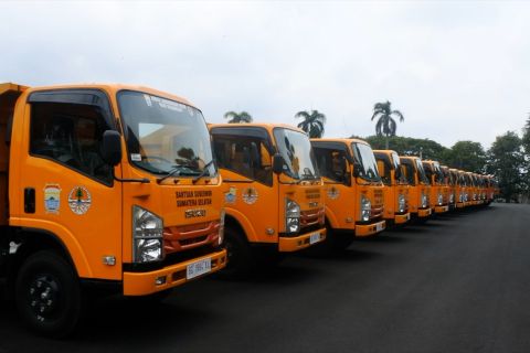 Pemkot Palembang terima bantuan 15 armada pengangkut sampah