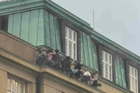Penembakan massal di Universitas Charles Praha, 15 orang tewas