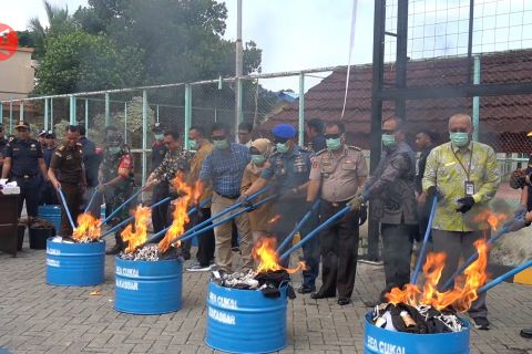 Bea Cukai Sulbagsel musnahkan barang ilegal senilai Rp10 miliar