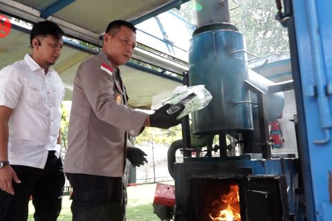 Polresta Barelang musnahkan 3,57 kilogram sabu