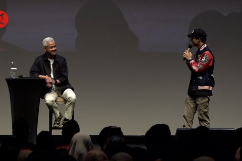 Saat Alam Ganjar 'roasting' ayahnya: Sleep call dulu sama Prof Mahfud