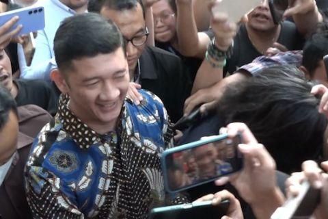 Aspri dan pengacara Wamenkumham bungkam usai diperiksa 7 jam oleh KPK