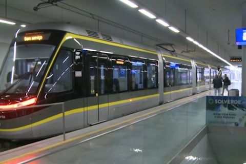 Kereta metro buatan China kini beroperasi di Portugal