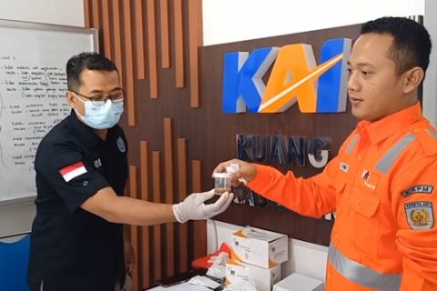 Ratusan petugas PT KAI DAOP 7 Madiun jalani tes urine