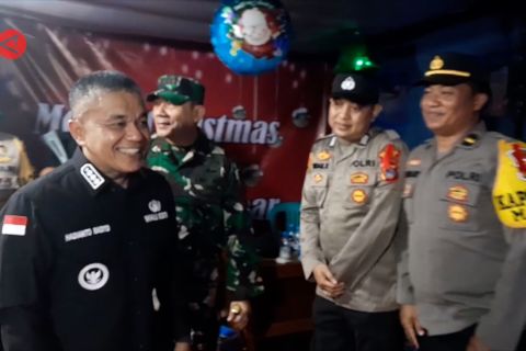 Wali Kota Palu sambangi pos pelayanan dan keamanan di malam Natal