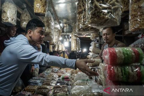 Gibran isi awal tahun dengan blusukan di Sragen