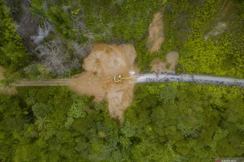 Longsor susulan di Kerinci isolasi beberapa desa