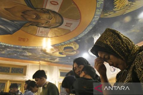 Ibadah malam Natal di Gereja Ortodoks St Thomas berdasarkan perhitungan kalender Julian