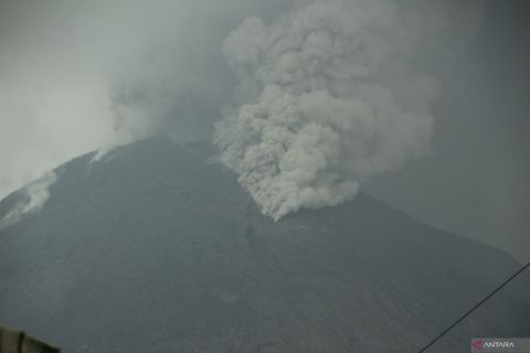 ERUPSI GUNUNG LEWOTOBI LAKI-LAKI