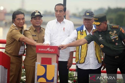 Presiden meresmikan tiga jembatan pengganti Jembatan Callender Hamilton