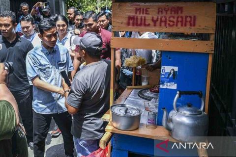 Gibran blusukan di Warakas