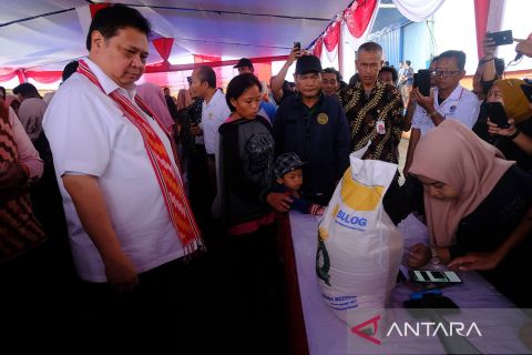 Menko Perekonomian pantau penyaluran cadangan beras pangan di Kalbar