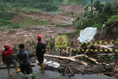 Longsor di kawasan Bendungan Meninting