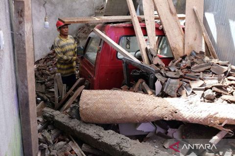 Angin kencang terjang rumah warga di Temanggung