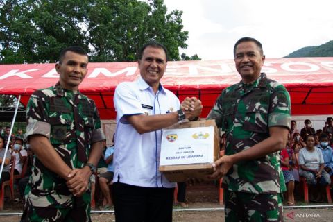 Pangdam Udayana serahkan bantuan untuk pengungsi Lewotobi